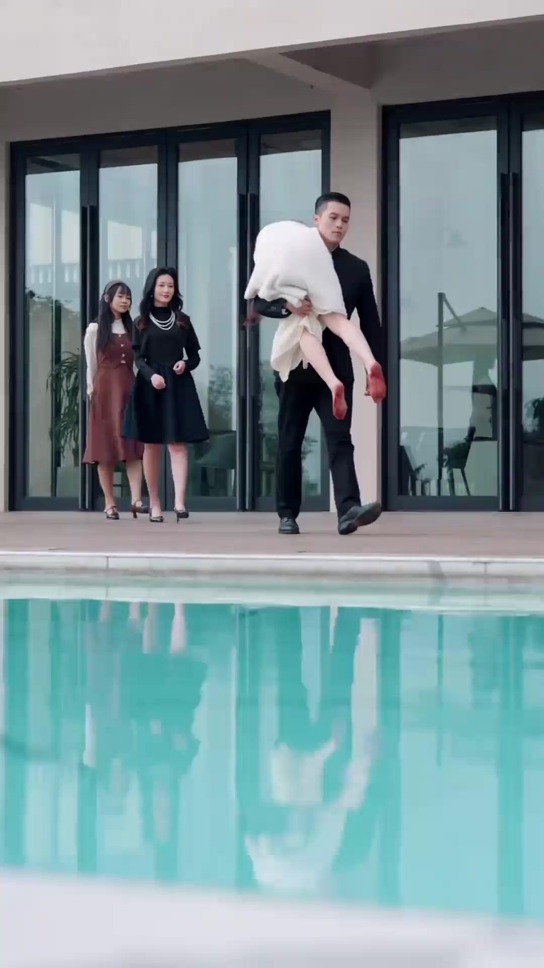 (더빙) 가시 장미, 내 손안에