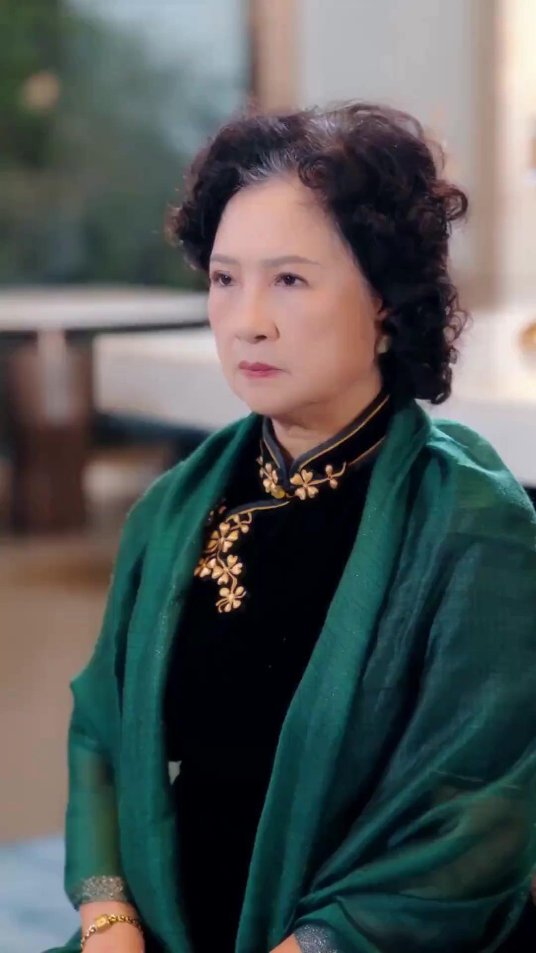 (Dubbed) A Discarded Wife? The Billionaire’s Lucky Charm!