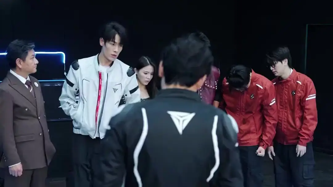 (مدبلج) سائق الشاحنات، أقوى مما تتخيل: عندما يتحول المُهمل إلى مُحَكّم