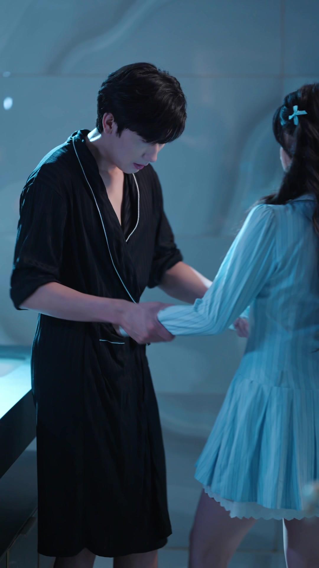 Skrip Di Tangan, Dunia Milikku