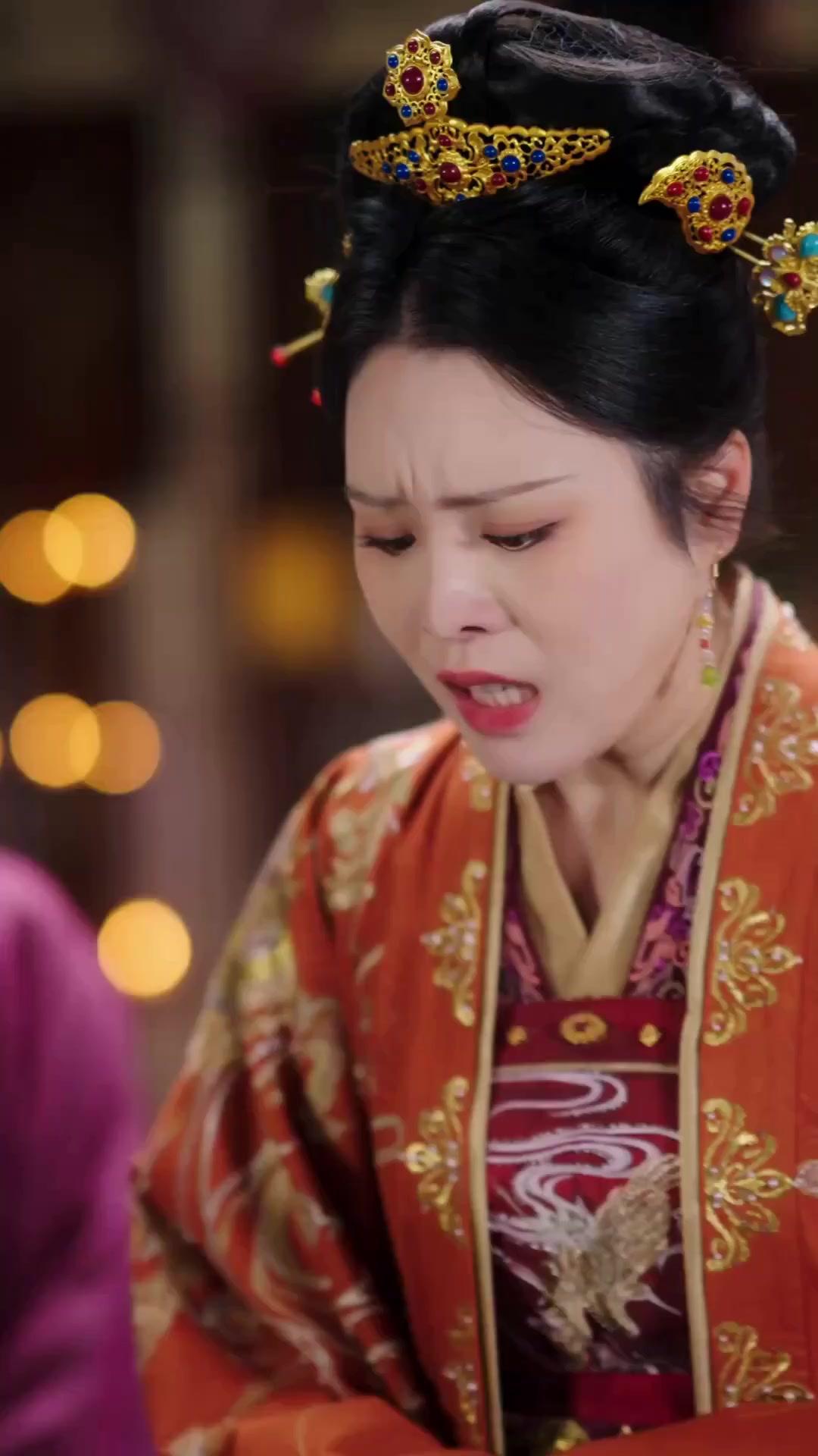 (พากย์เสียง) จากเหยื่อ สู่ผู้ล่าบัลลังก์