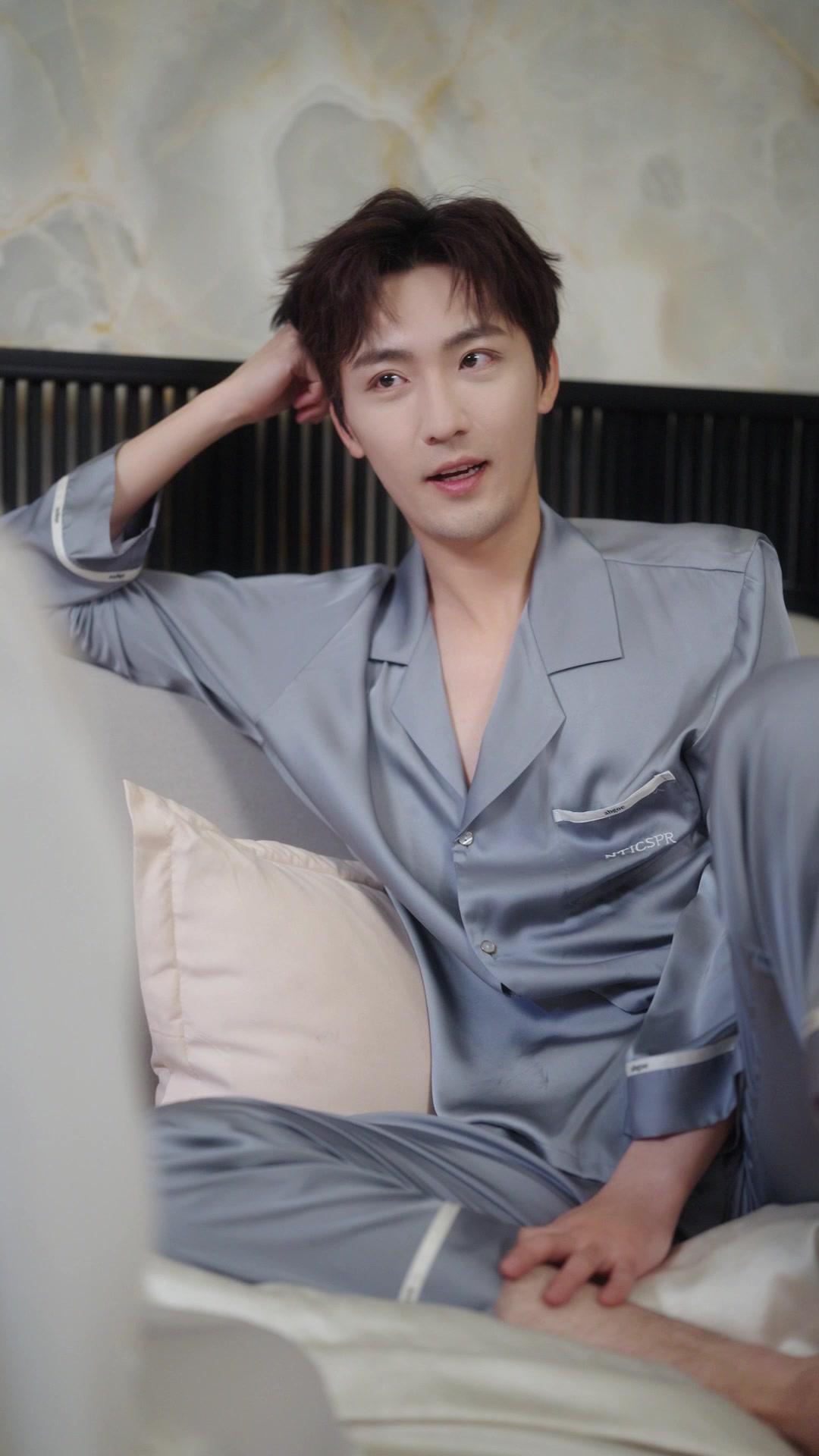 Taklukkan CEO Cantik yang Dingin