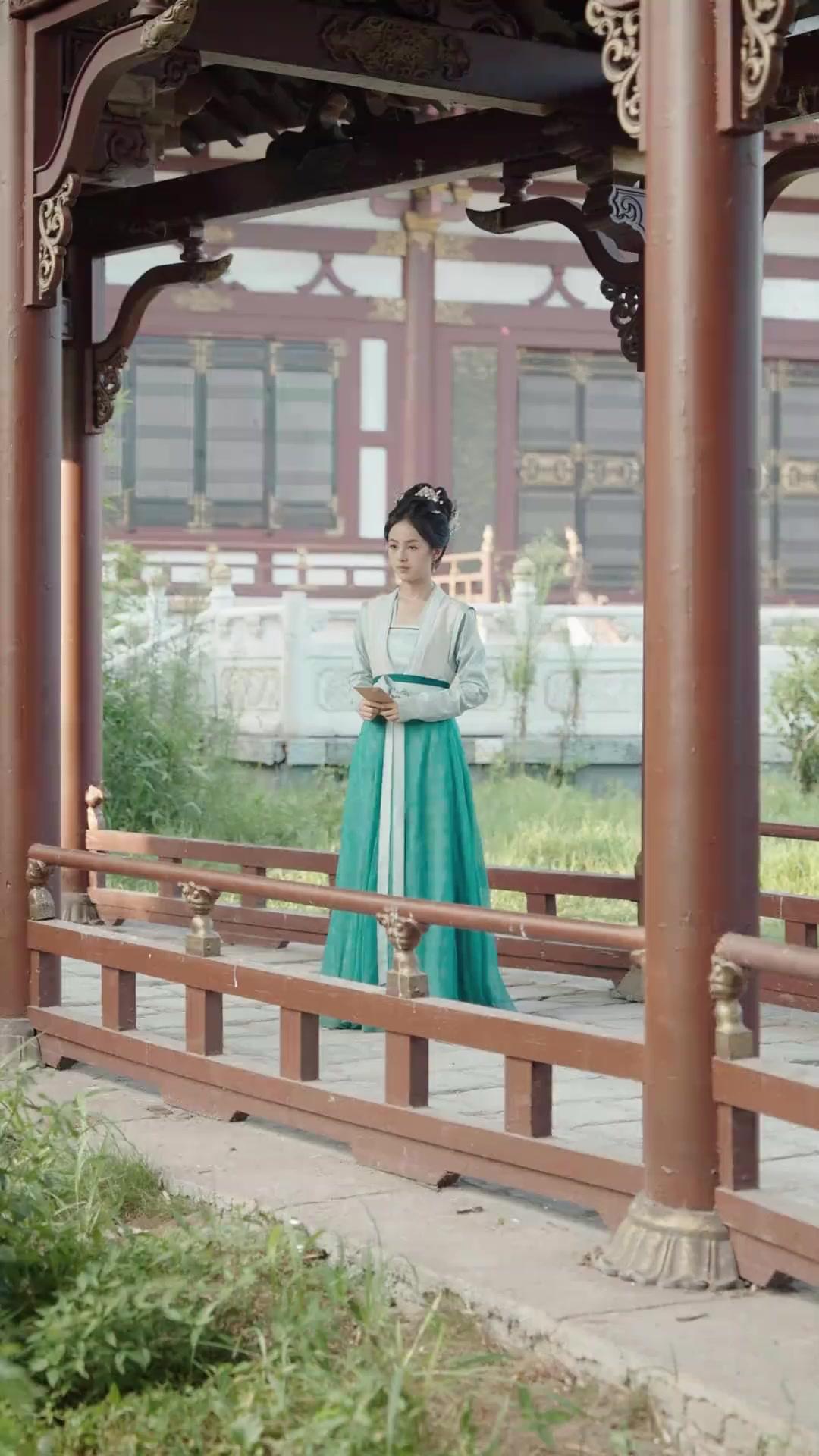 Your Majesty… I’m Just a Courtesan!