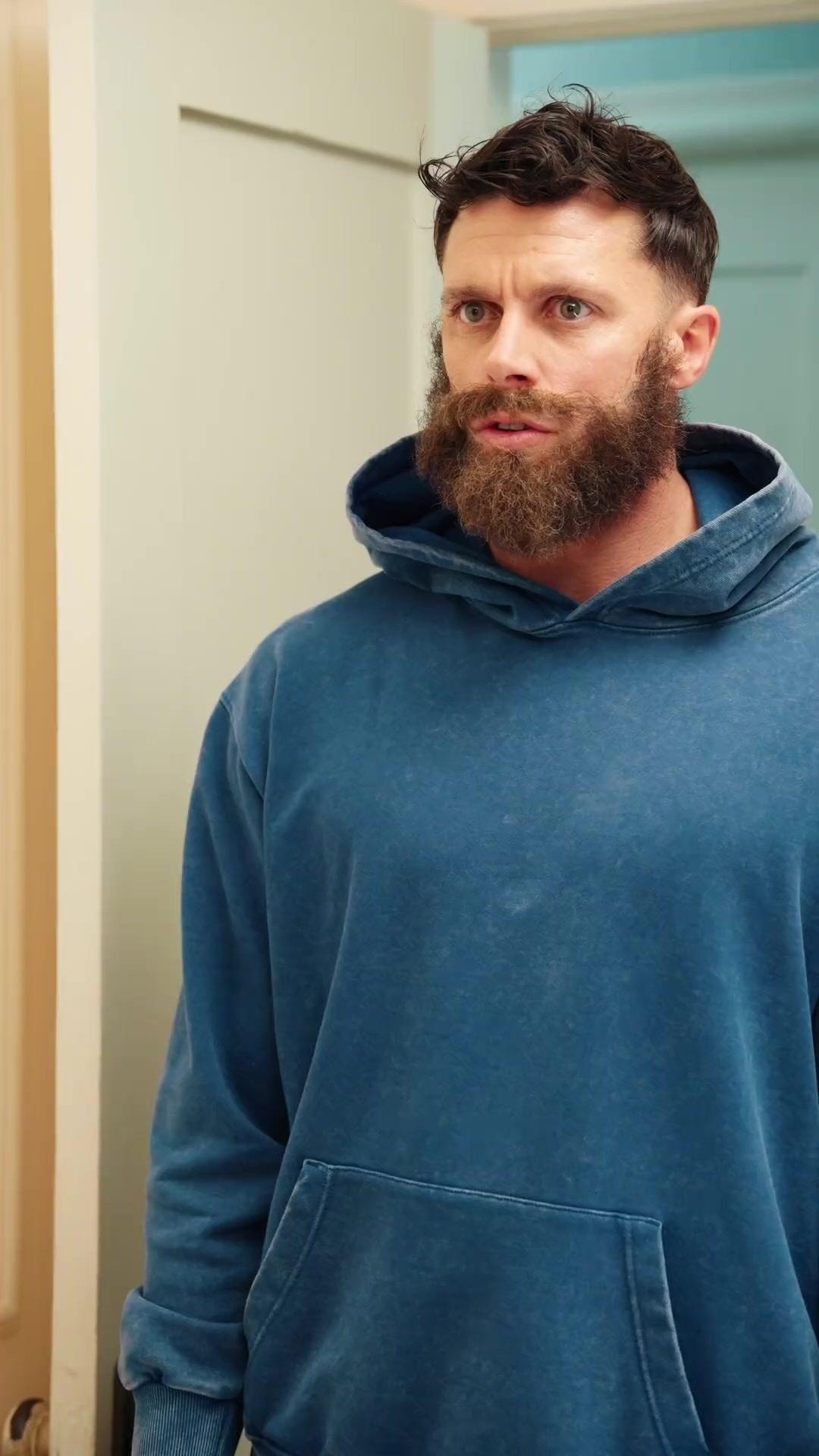 IL MIO COINQUILINO È UNA Superstar Segreta