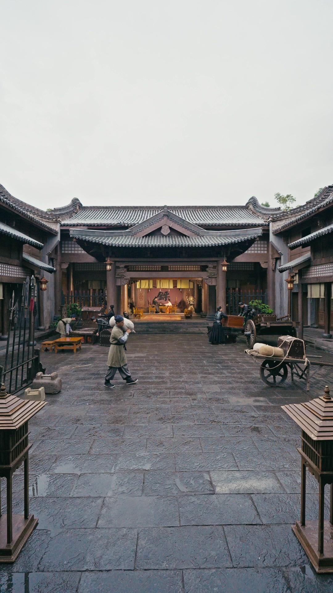 Dewa Pedang di Antara Kami