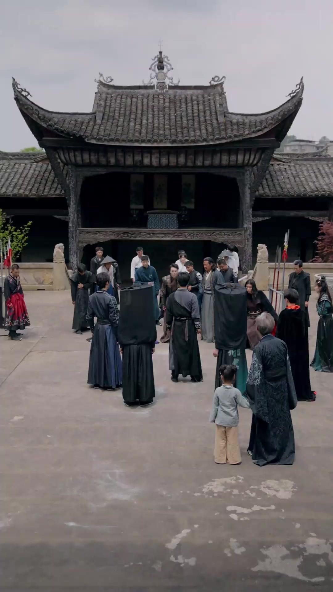 (Doblado)Honor bajo la sombra