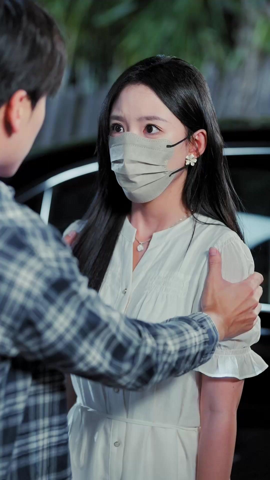 Bayangan Di Balik Senyum Indahmu