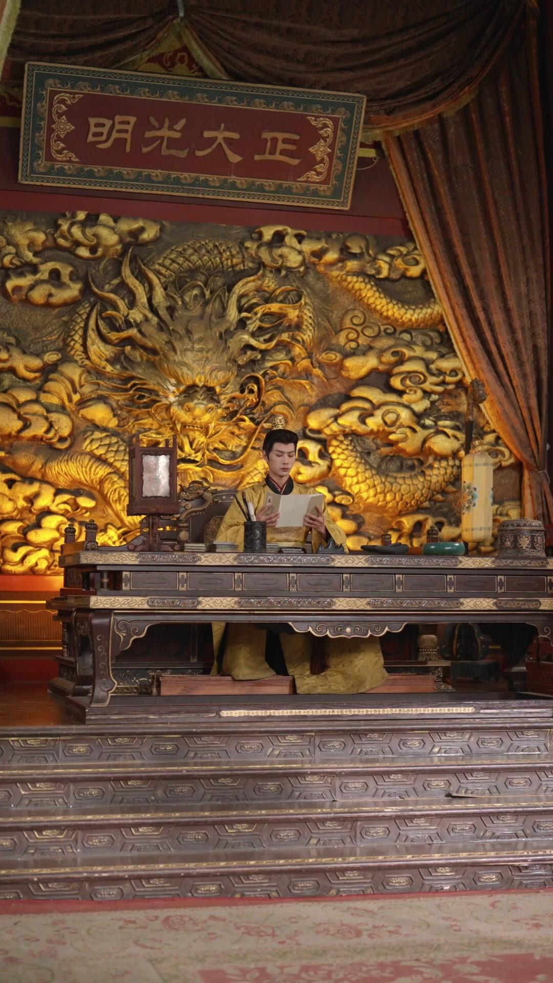 MON MARI MENDIANT EST EMPEREUR