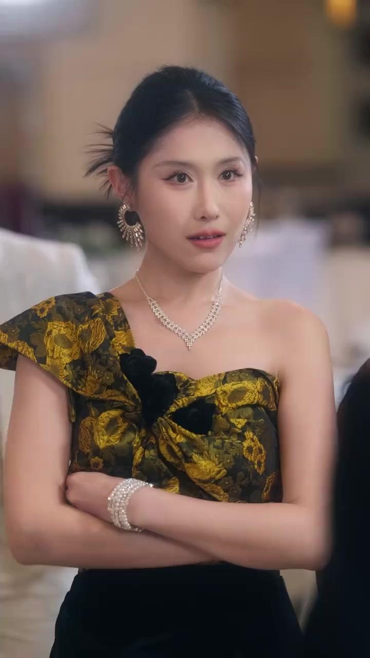 จะเกิดกี่ชาติก็แต่งทายาทเศรษฐี