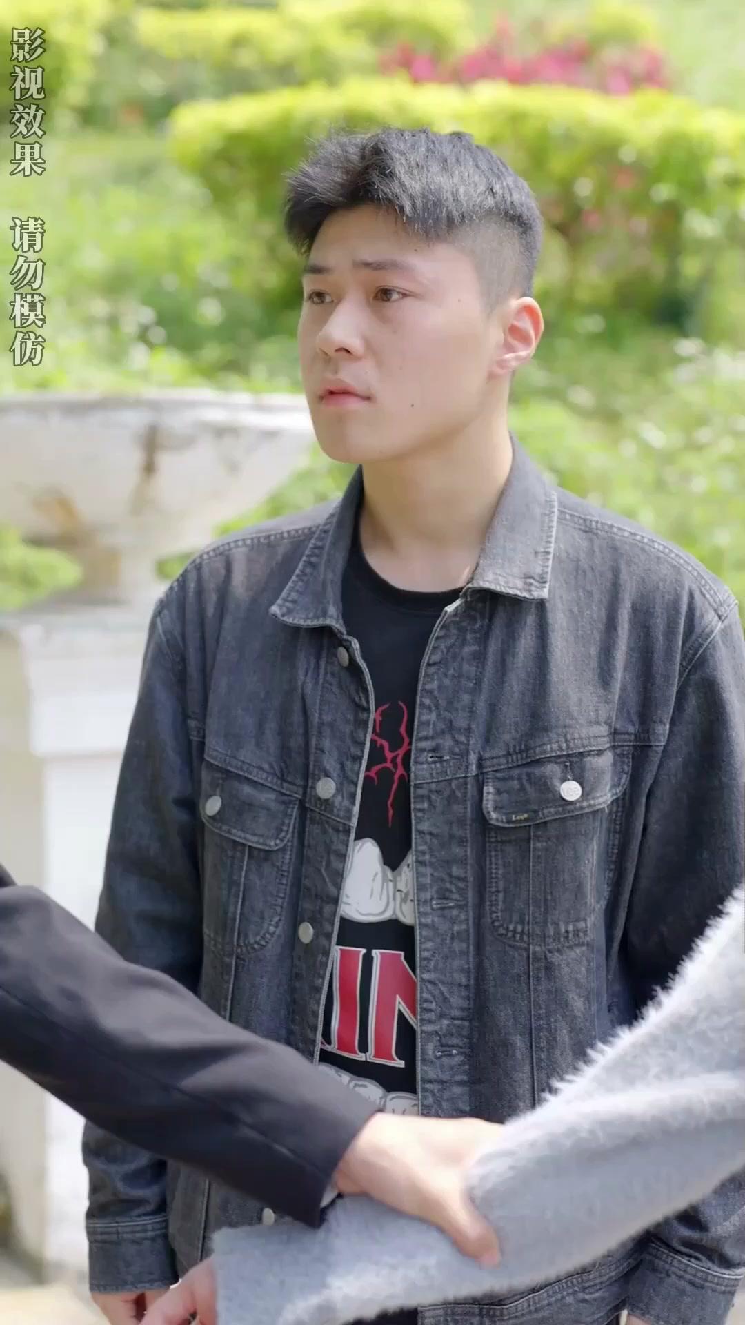 زوجي مدللني بجنون