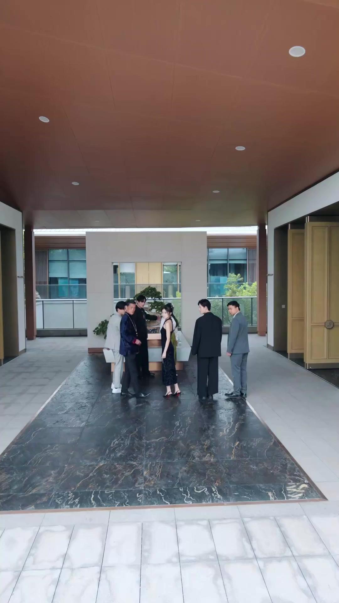 O Imortal de Ouro e a Esposa Muda