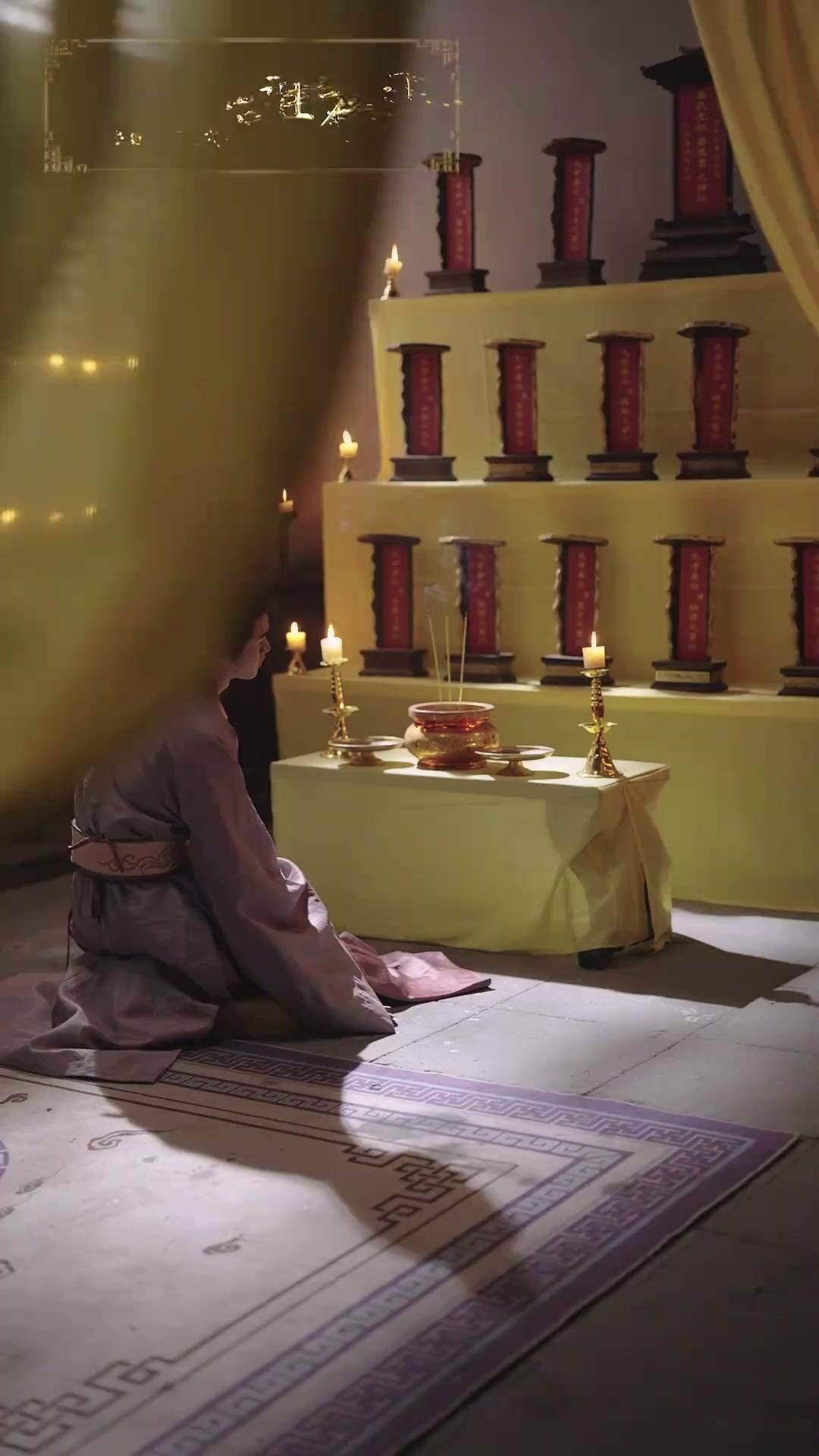 DÉTRÔNE-LES, SARAH !