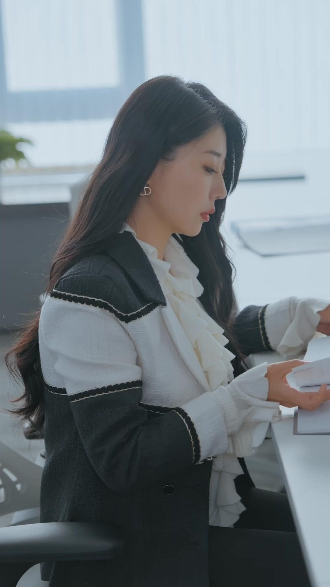 Istri Bos Bosan, Mulai Kerja Hari Ini