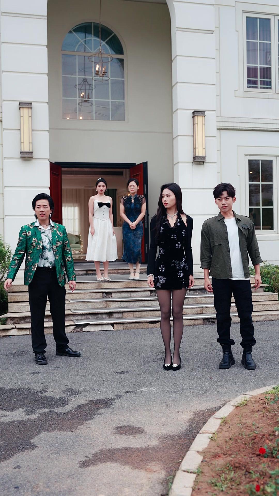 Careful! My Fiancé Has X-Ray Eyes! 