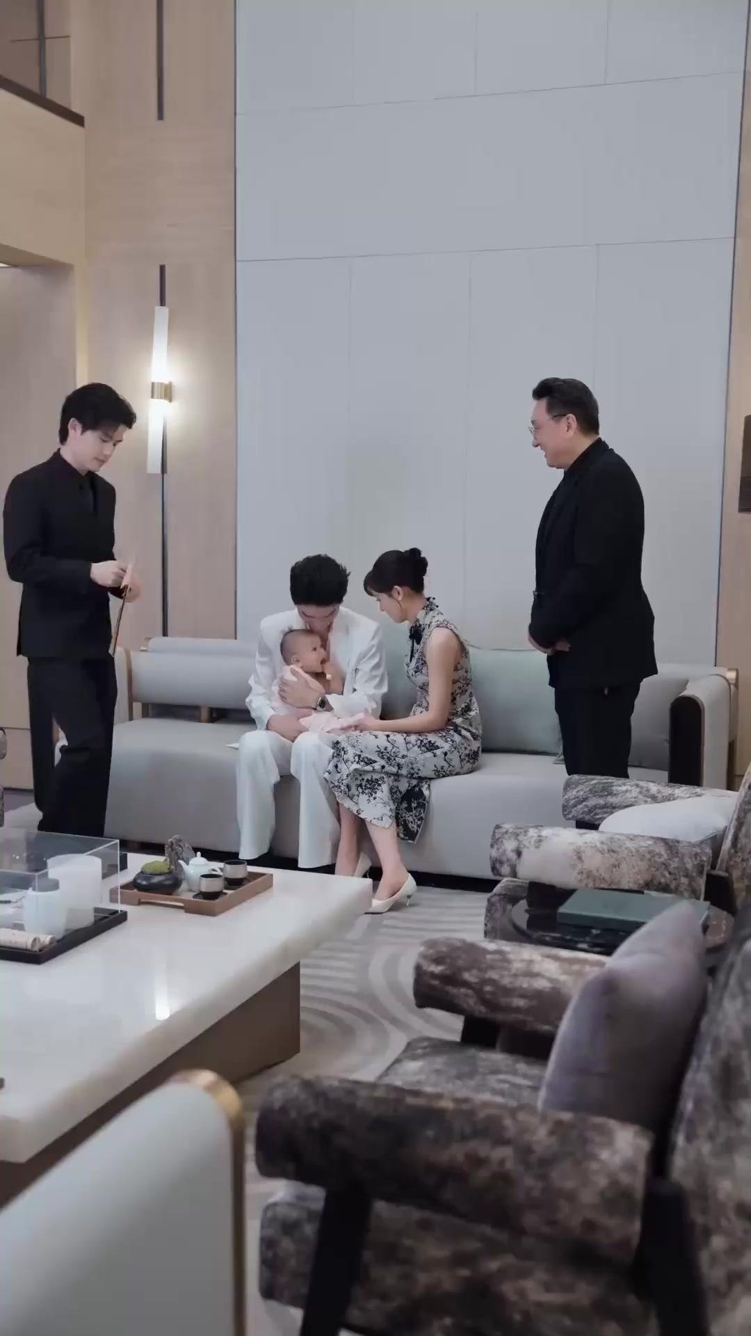 Suamiku Berkepribadian Ganda