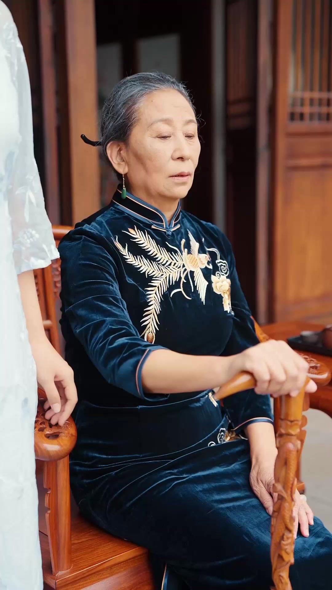 The Grandma Everyone Kneels To