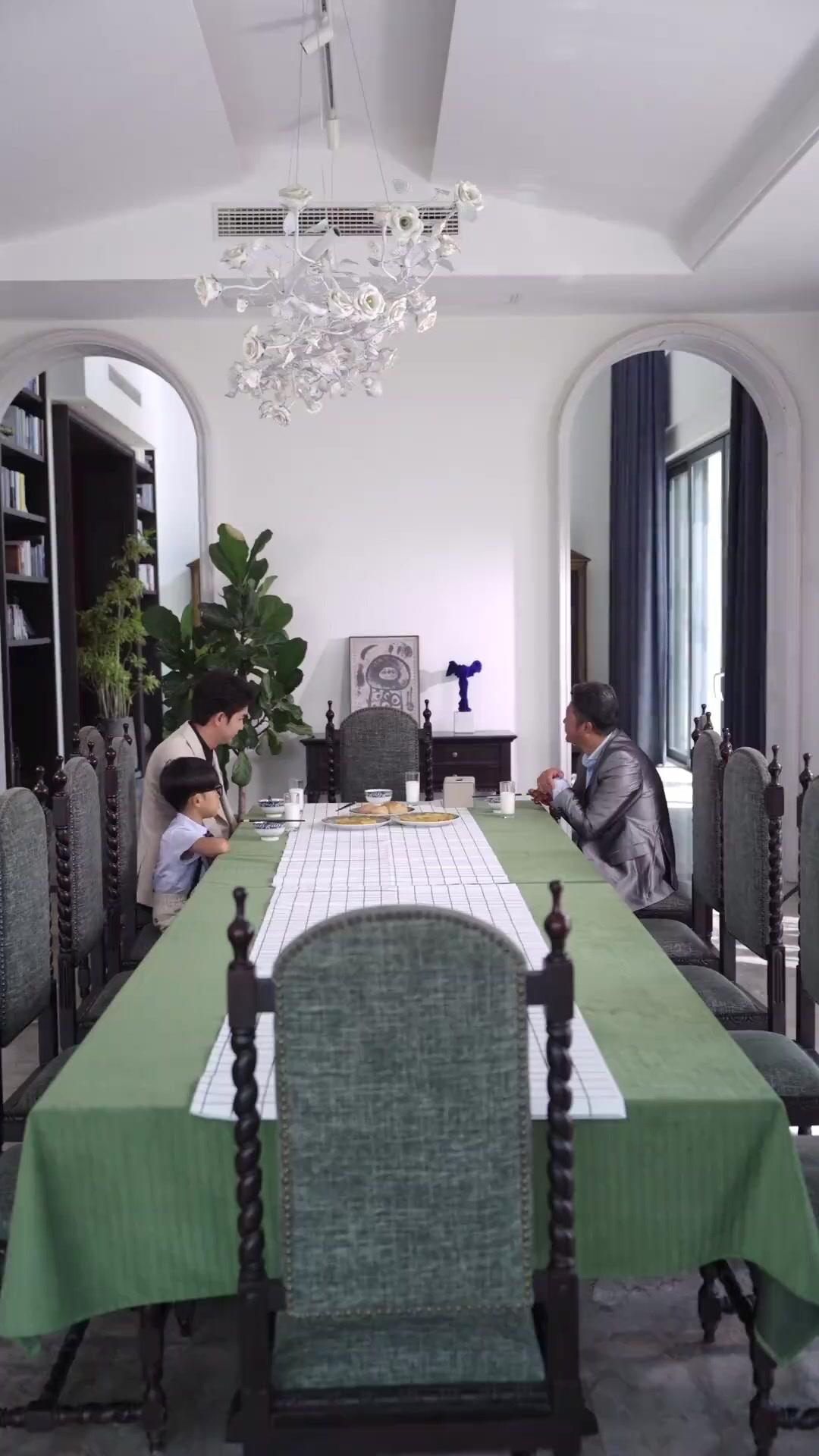 (Dublagem)A Bisavó de 7 Anos Conserta a Família