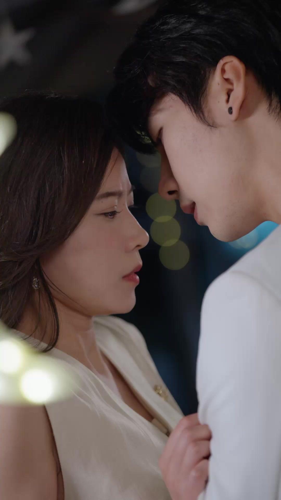 LE LOUP BAISE SES ESCARPINS