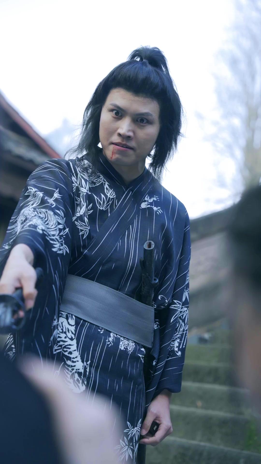 Phong Trần Bán Tửu