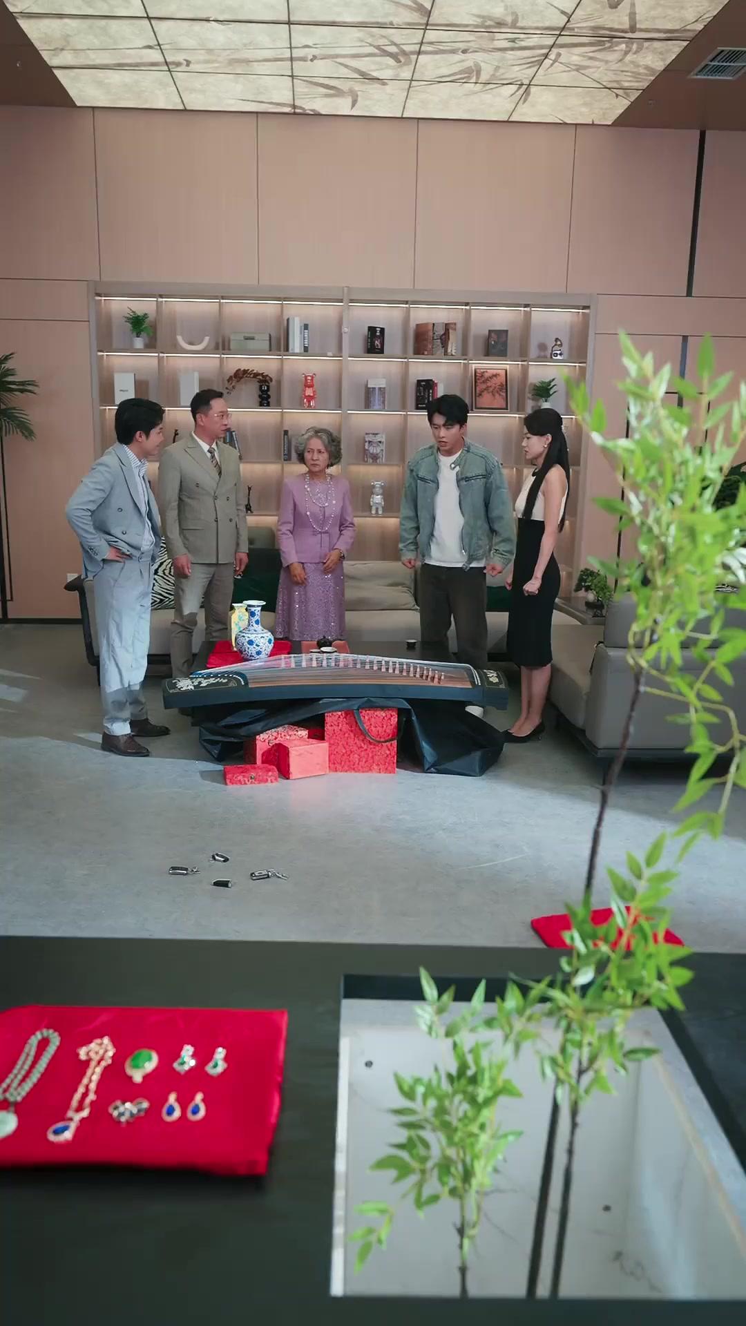 (Dublagem)O Herdeiro e Sua Deusa Apegada