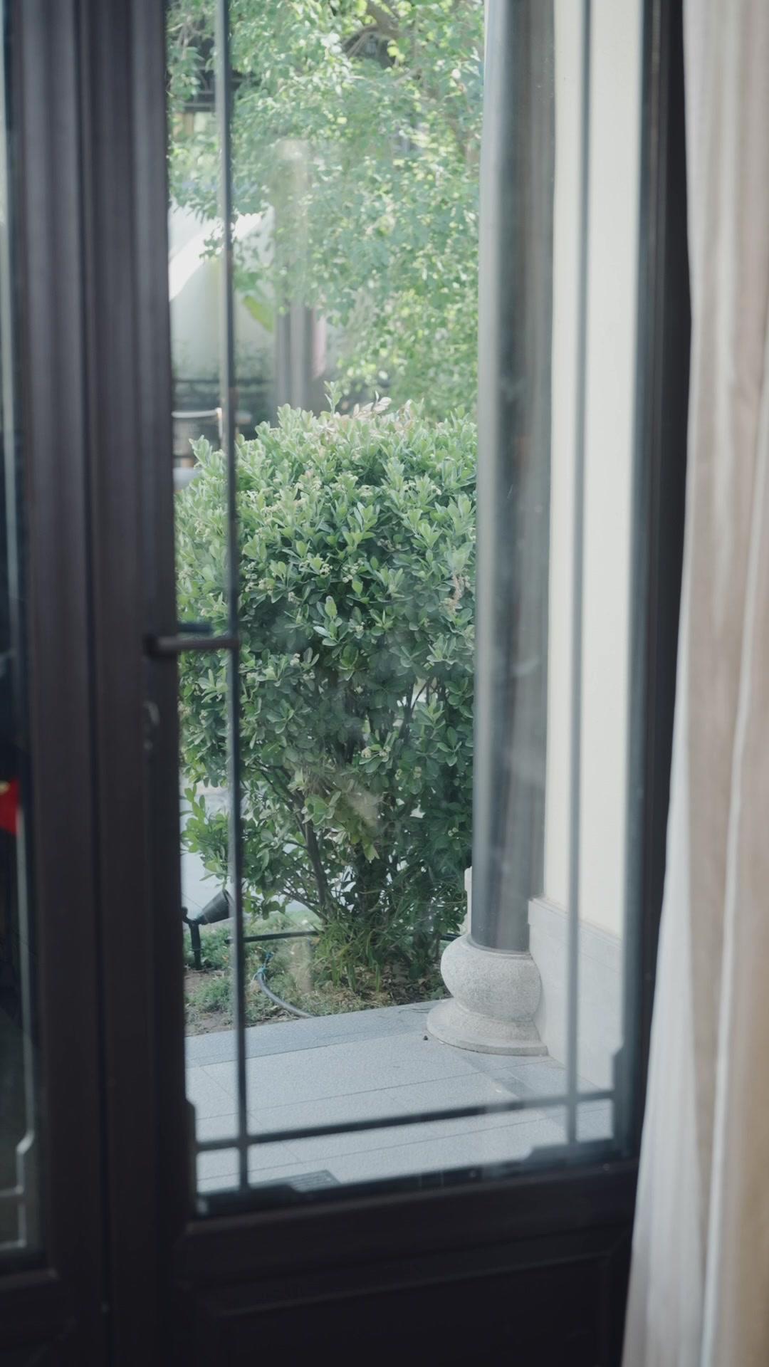 Sayap Terkandas, Pedang Terhunus