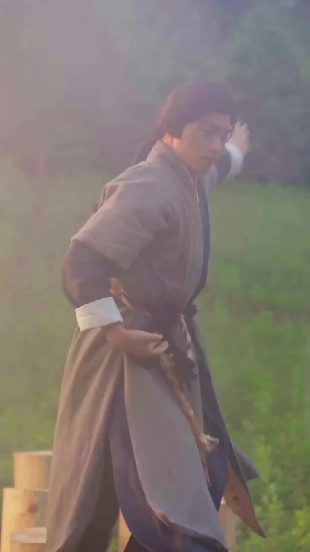  Dari Buangan Menjadi Naga