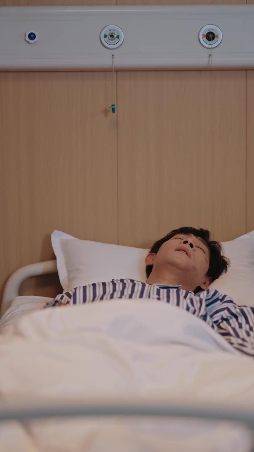 Las estrellas brillan en el cielo