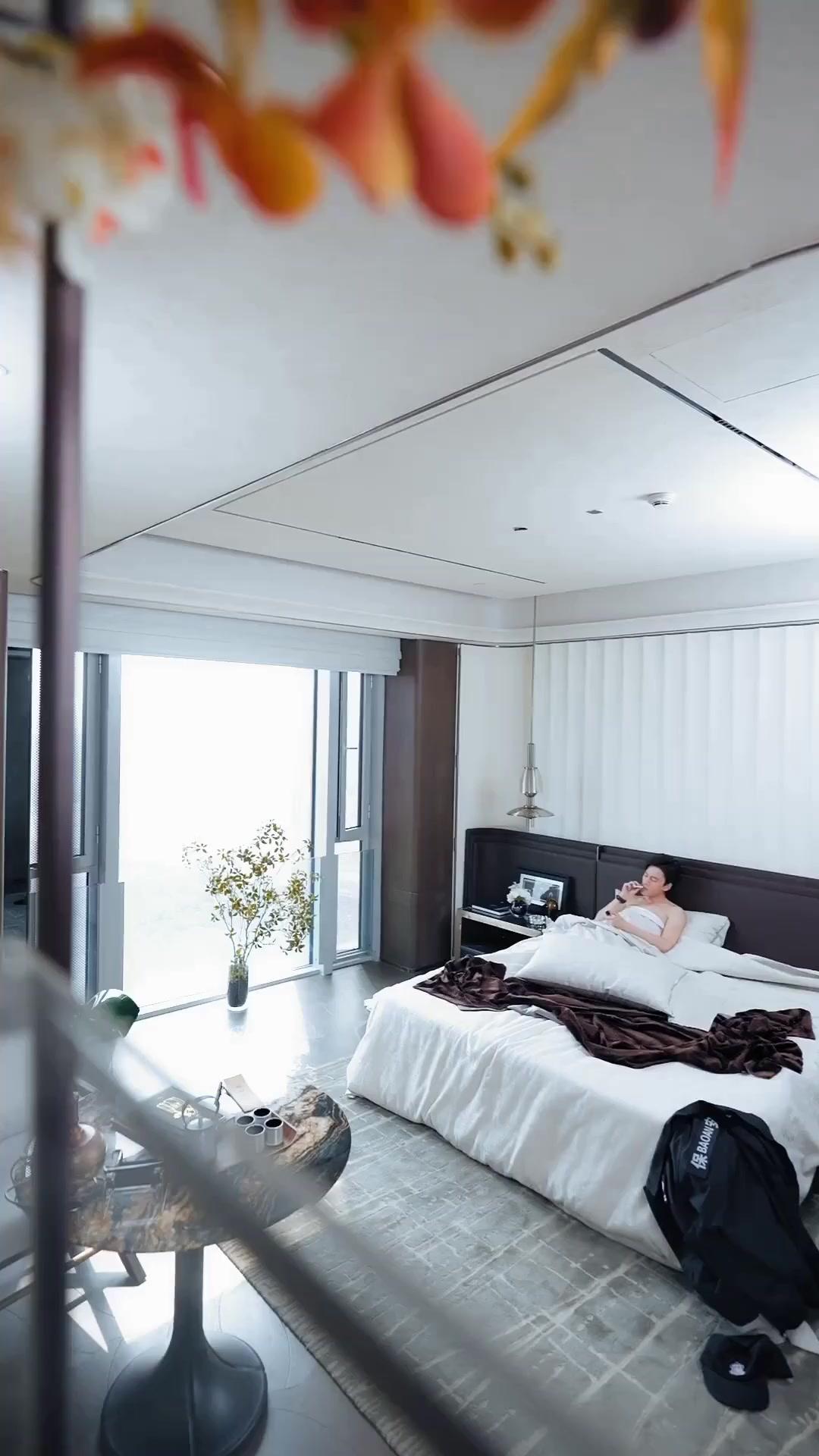 (Dubbed) Ms. CEO's Invincible Guard