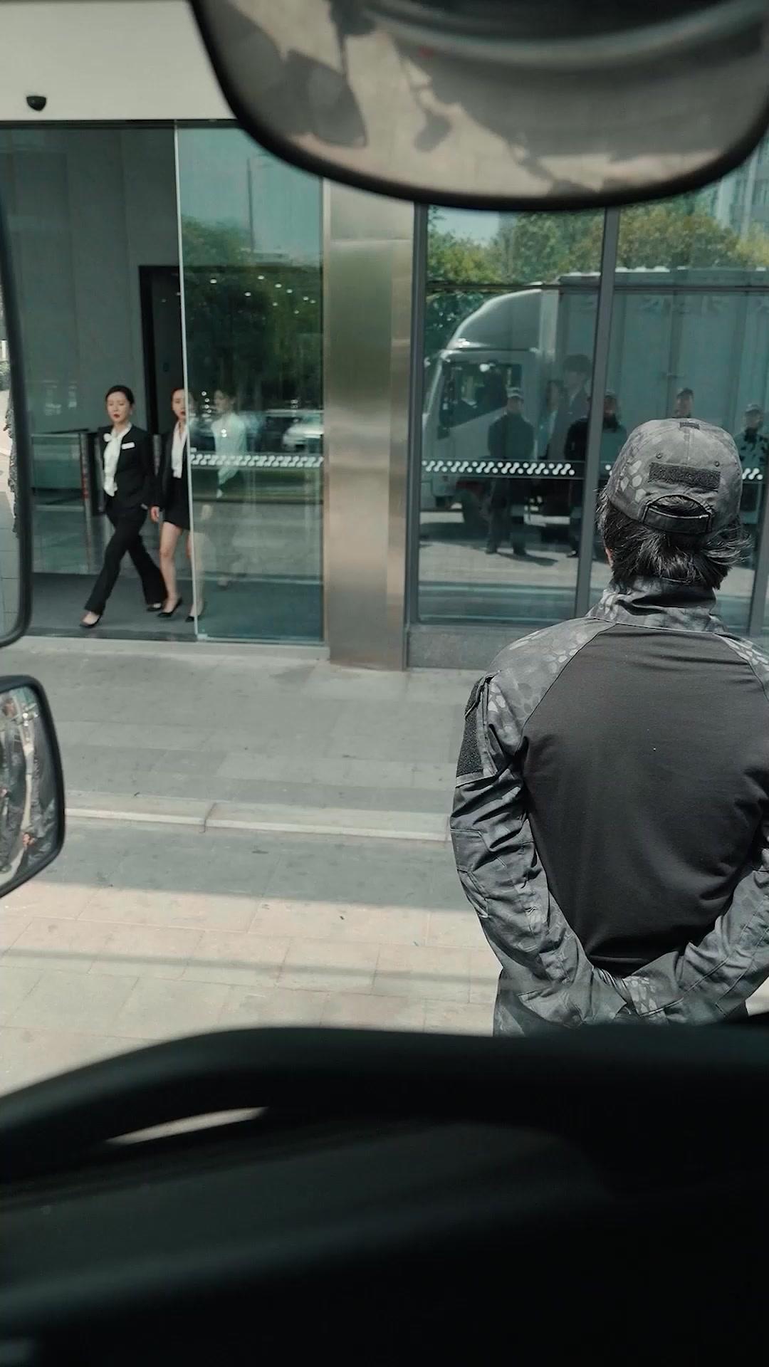 Blitzhochzeit mit der süßen Bossin