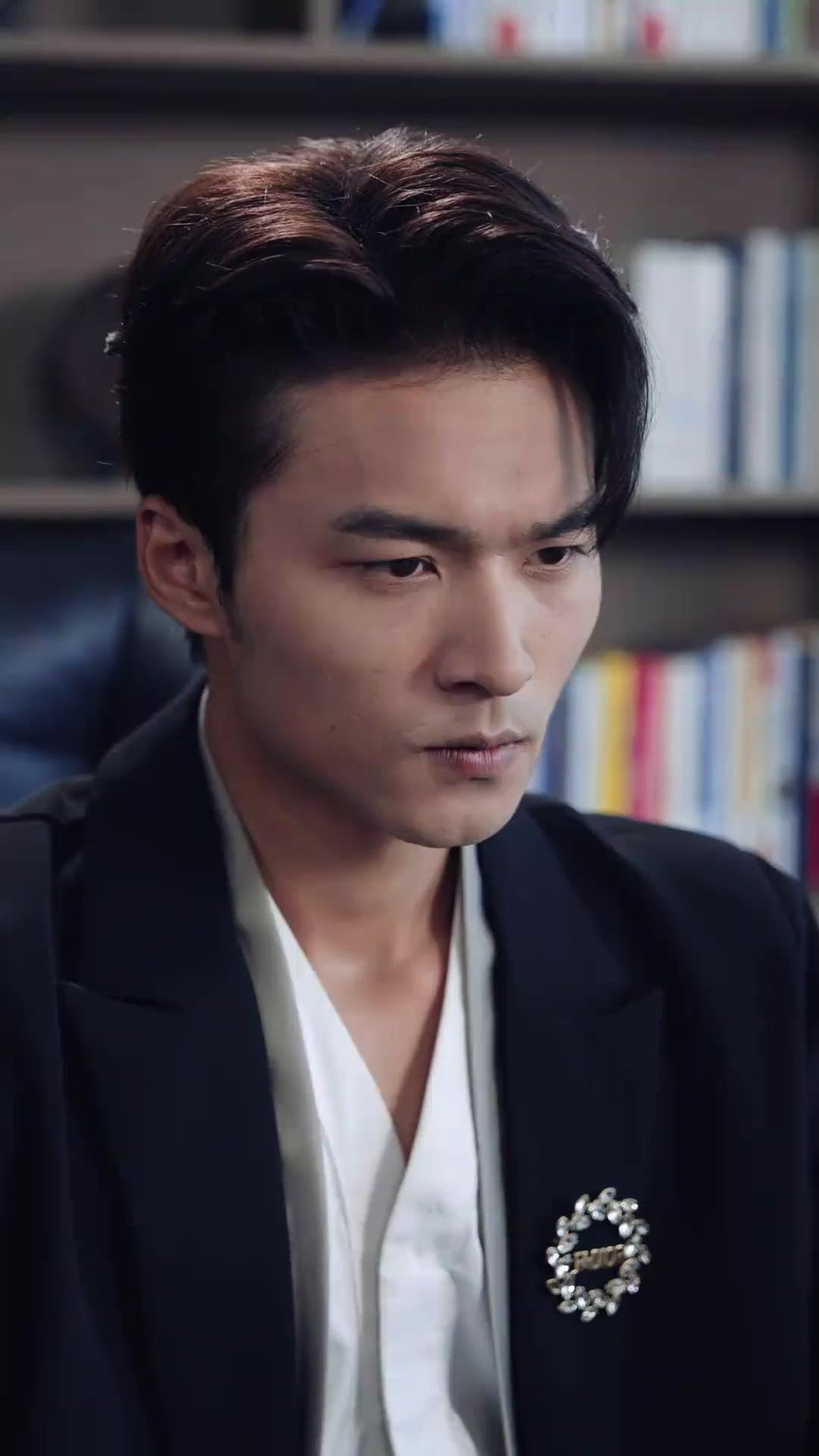 Wanita Misterius Bertopeng