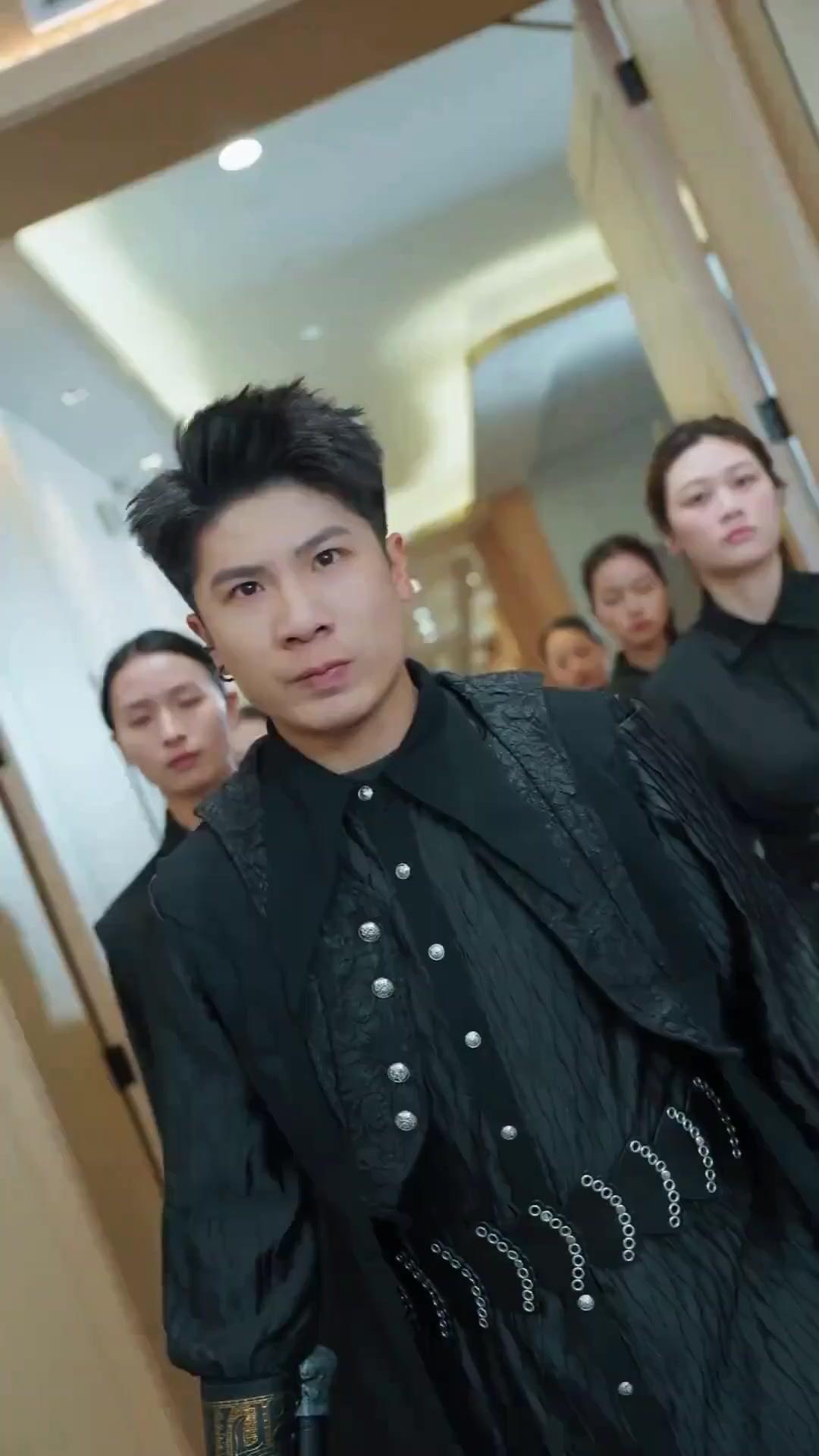 (Dubbed) Step Aside, the Real Heir is Back