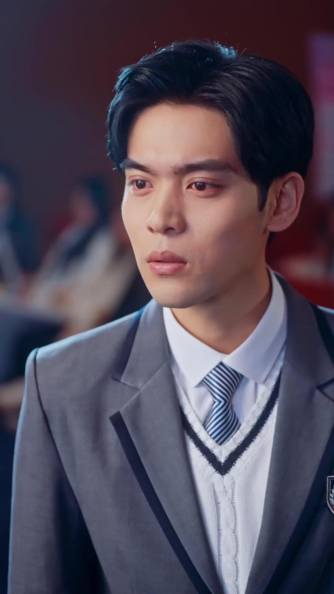 Air Mata di Balik Topeng Bisu