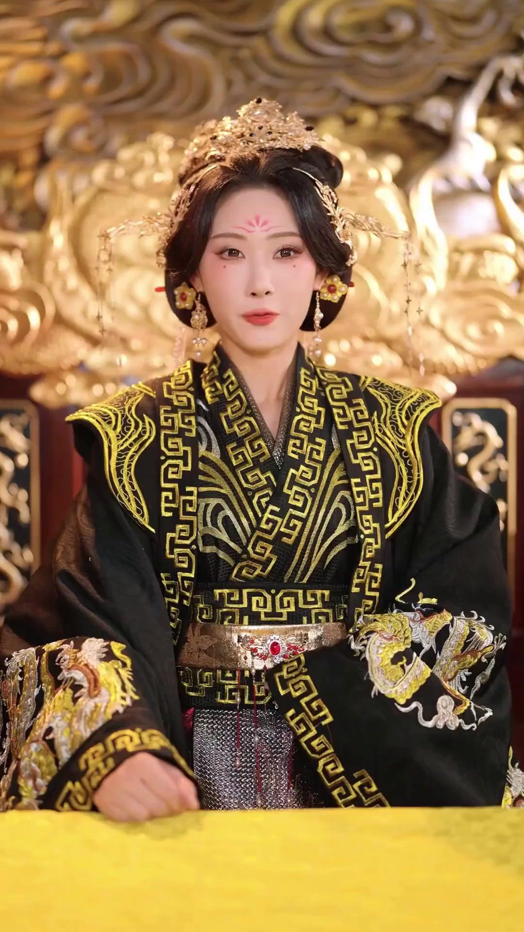 (Doblado) El despedido que enamoró a la Emperatriz