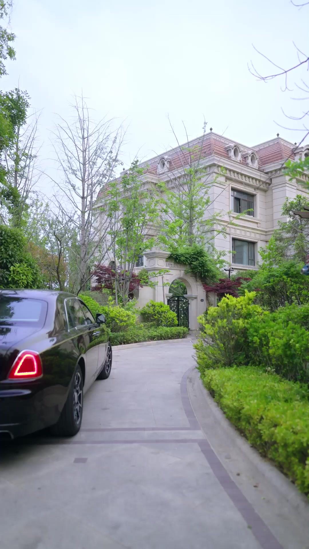 Suamiku adalah Musuh Keluargaku