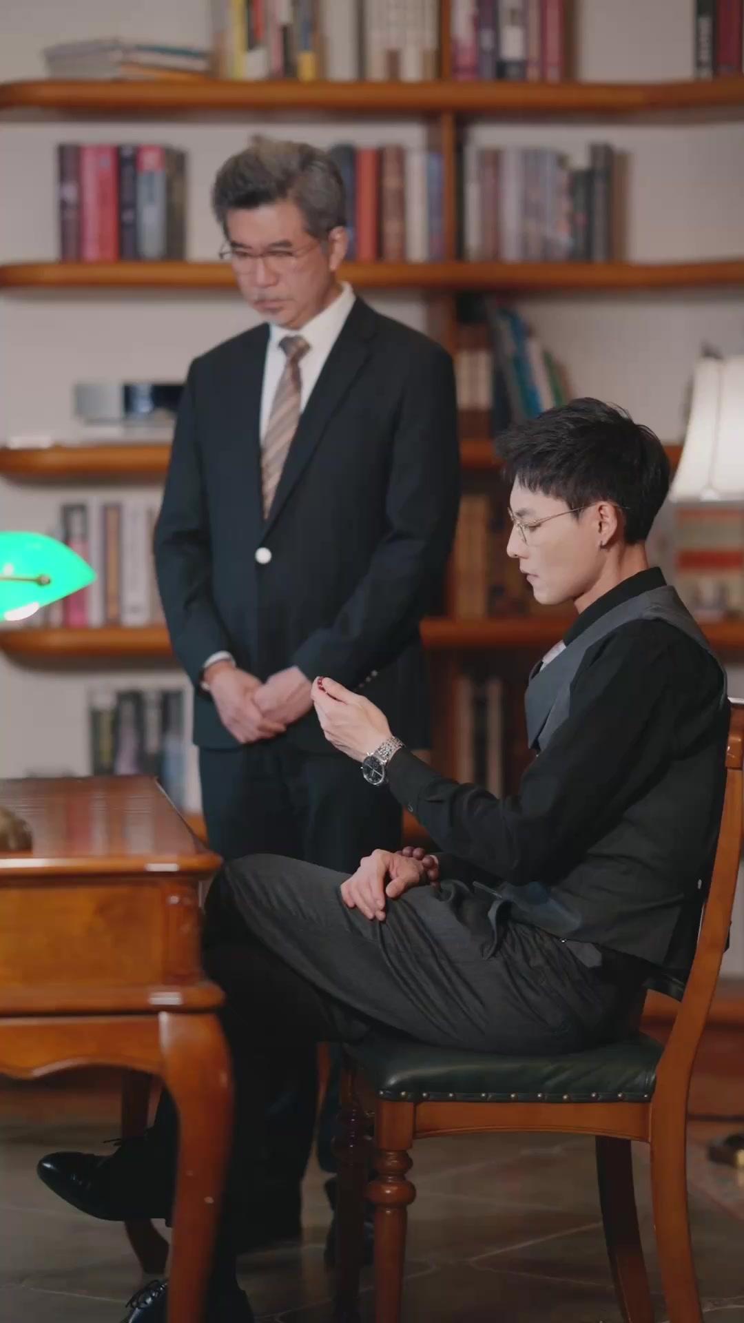 Bayangan Di Balik Senyum Indahmu