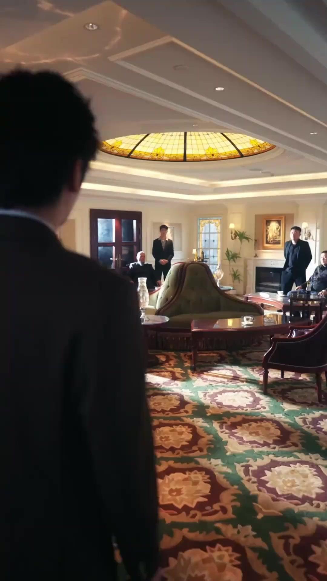 ヤクザの体になった私、潜入捜査中！？