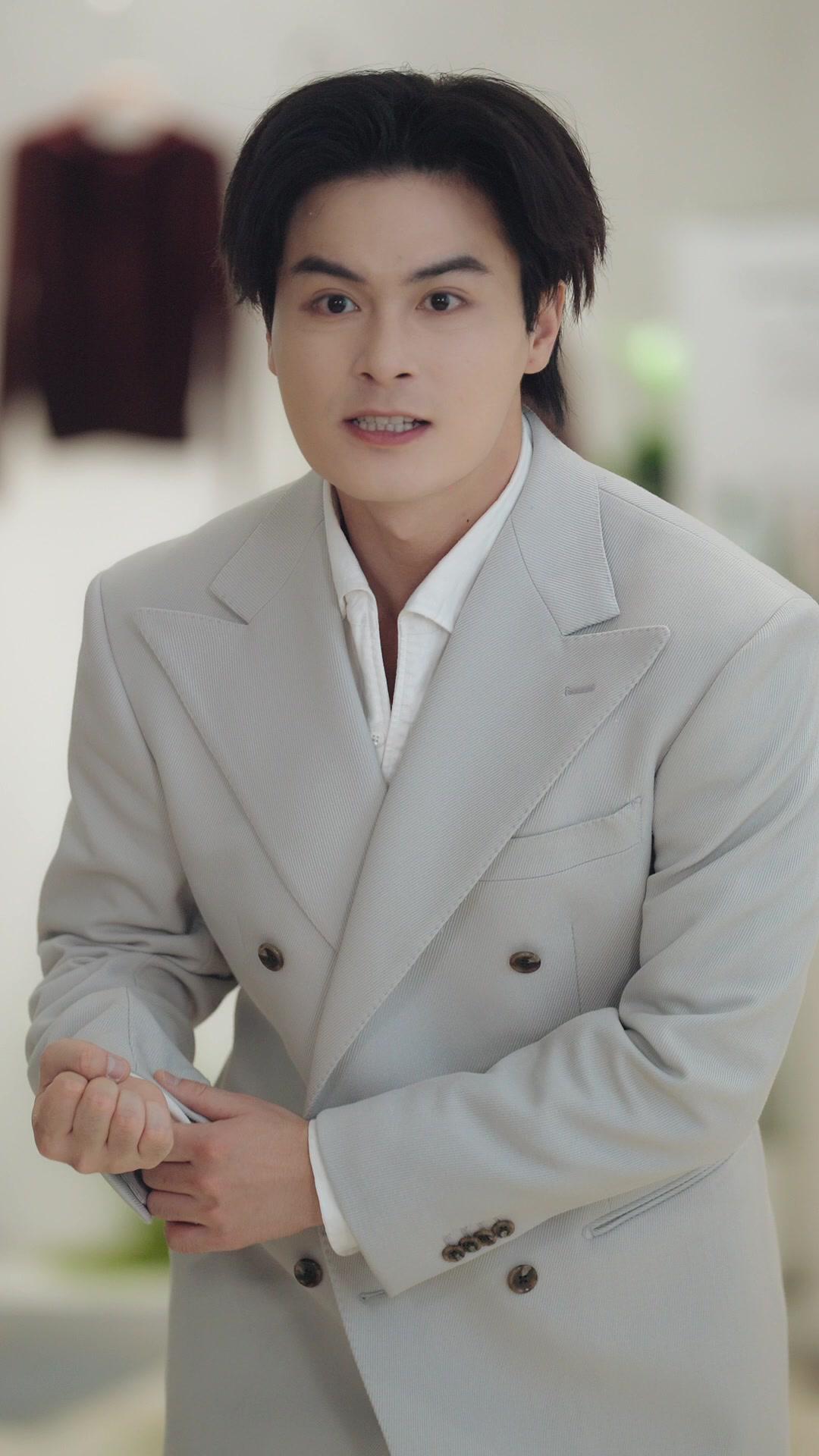 MARI PAR CONTRAT : MI-MILLIARD