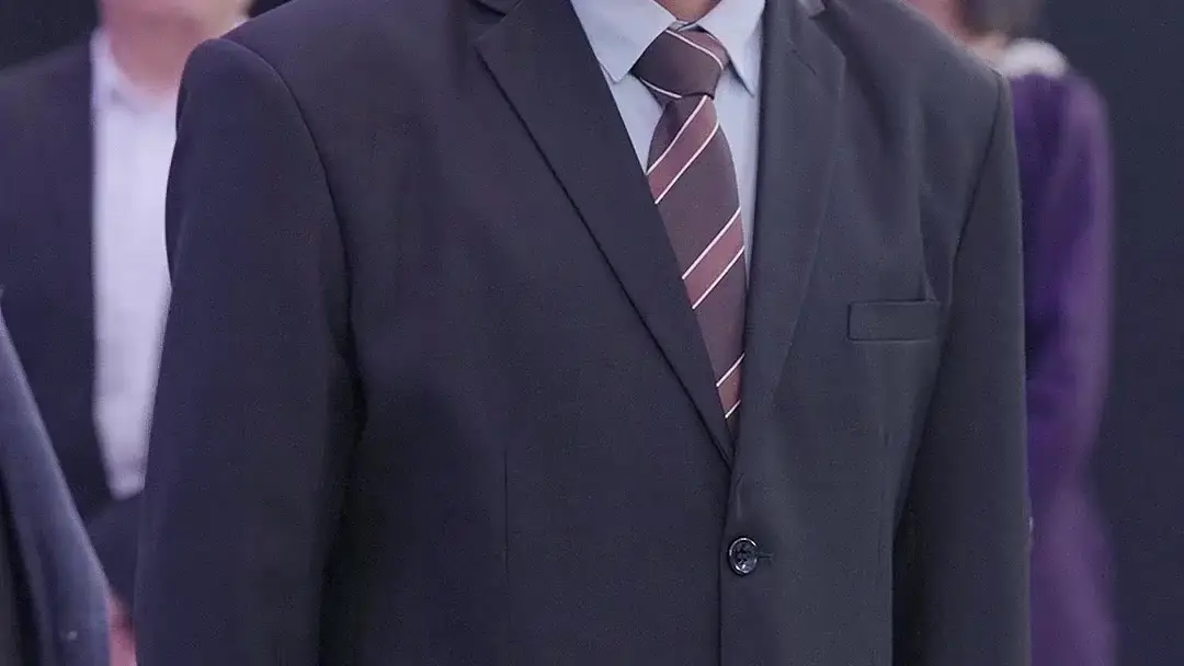 黑色手套下的權謀與真心