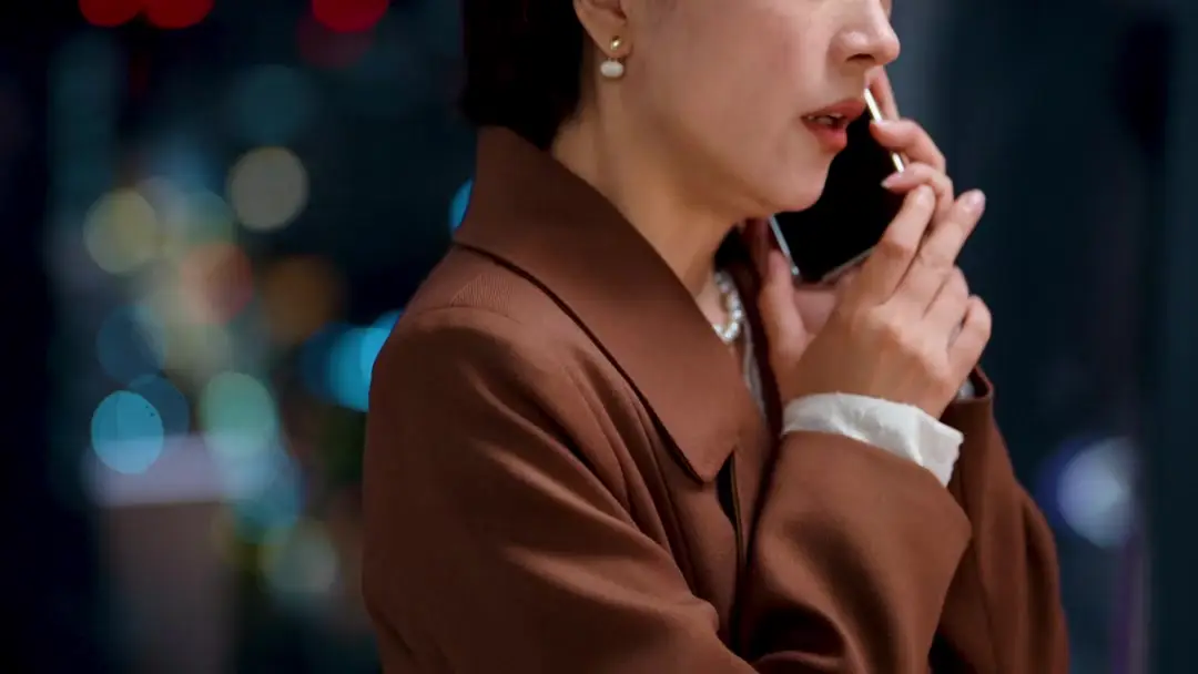 与君白首此人间：林婉秋的电话、苏曼的红裙，和病床上那抹血