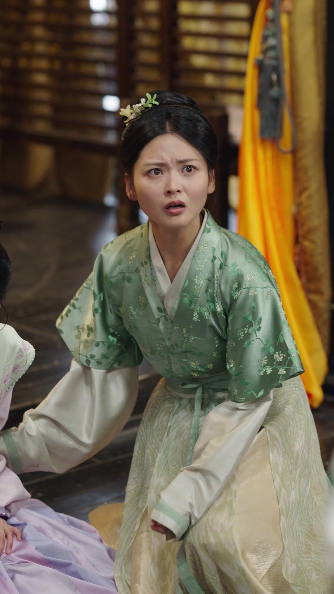 Who's the Real Queen?