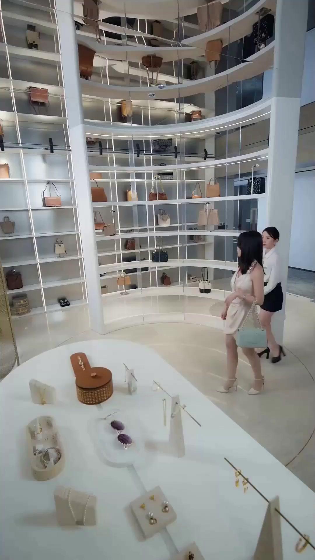 (Dubbed) Love and Regret at Thirty Thousand Feet