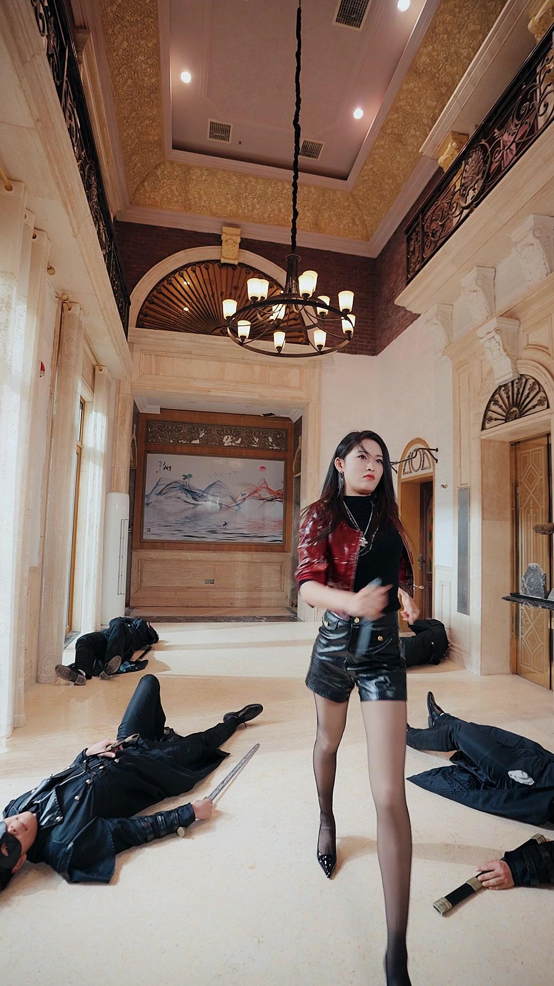 父に売られたけど 殺し屋のボスになった件