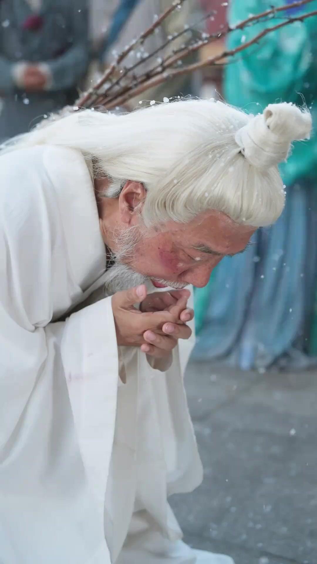 Beyaz Karlar, Eski Acılar