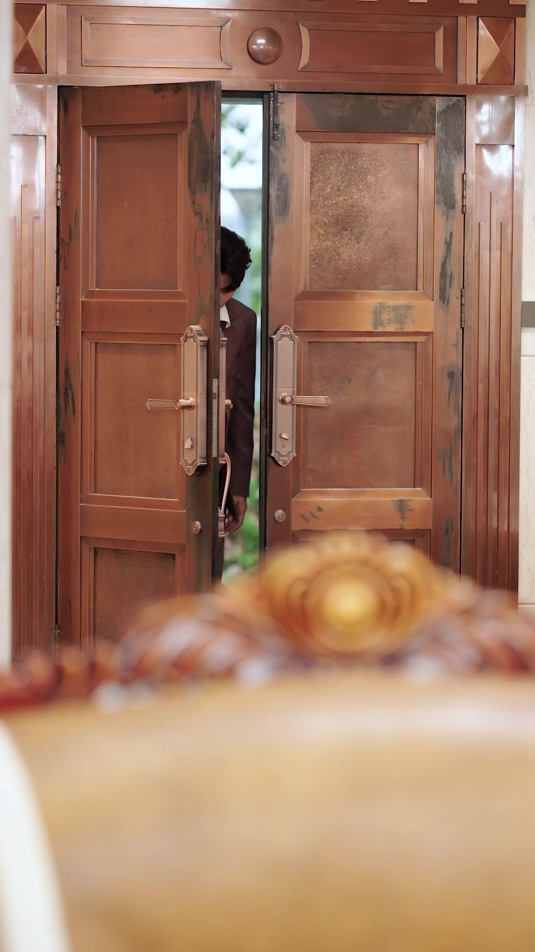 Help! My Contract Husband Is a Total Dummy