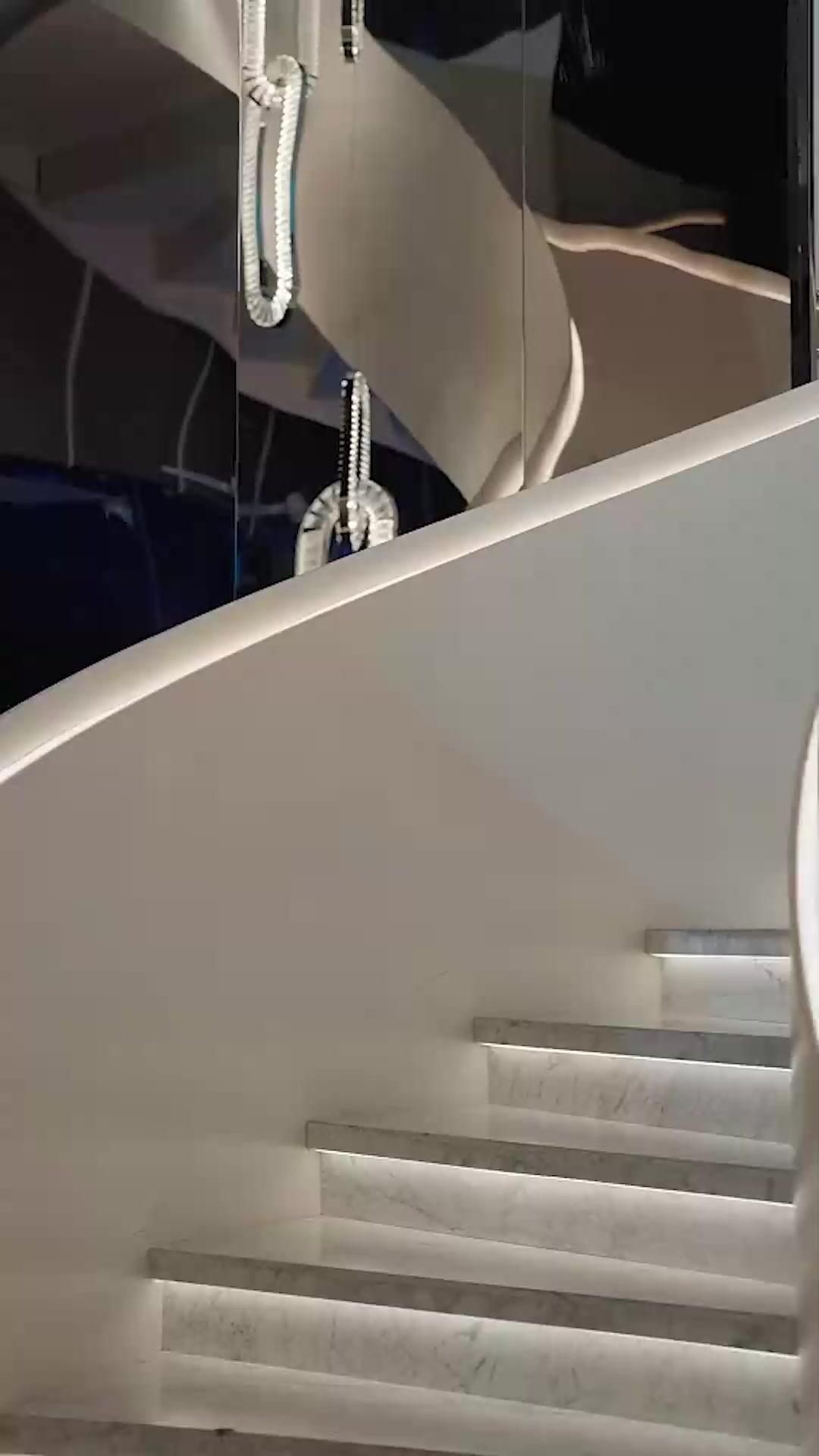 Ay Işığı Hala Parlak