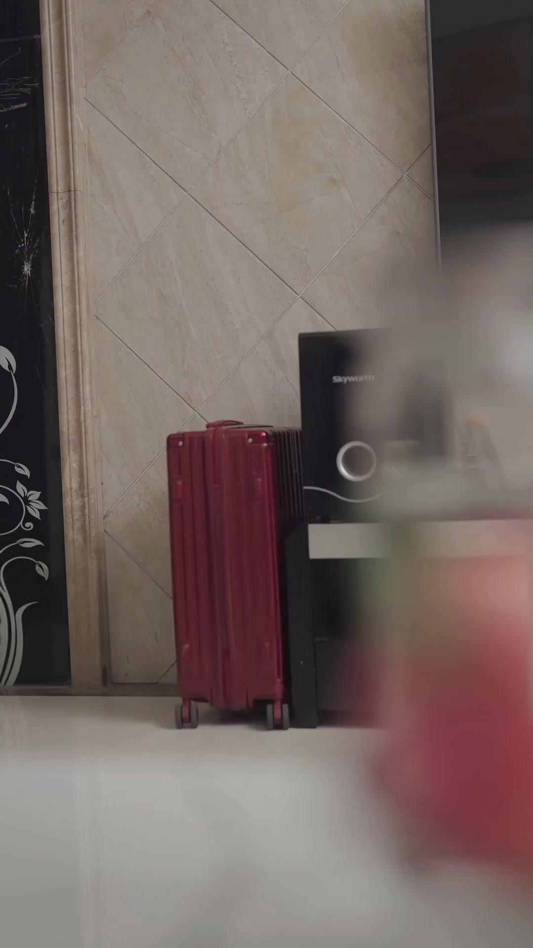 Dolce Cameriera? La Regina della Vendetta!