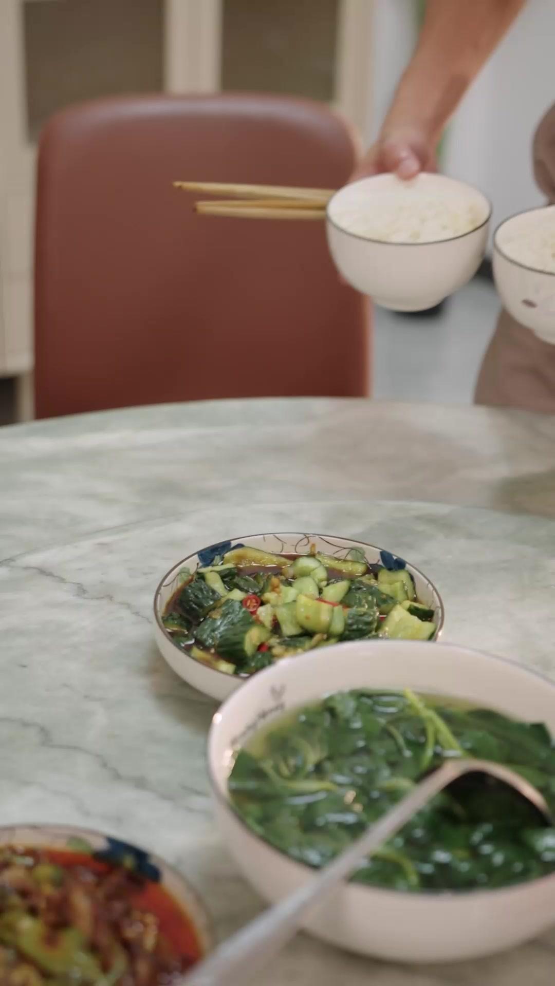 APRÈS LE DIVORCE, IL M'AIME FOLLEMENT