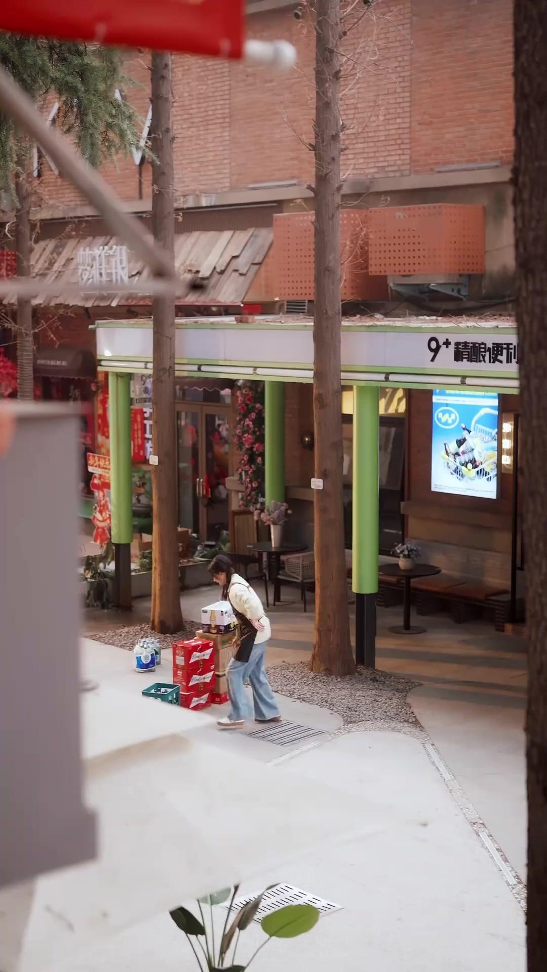 LA LUNE NE M'A PAS TROUVÉE