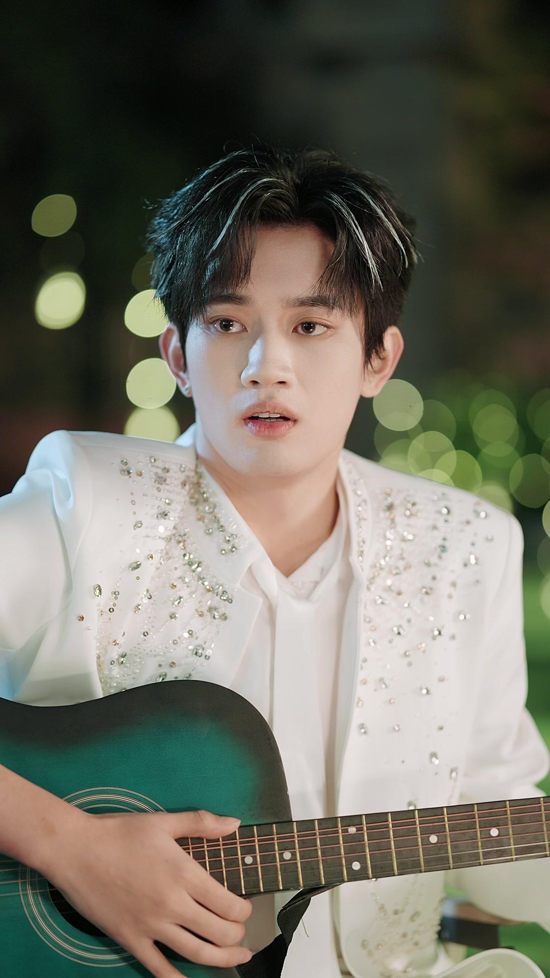 Help! My Reborn Queen Needs My Favor!