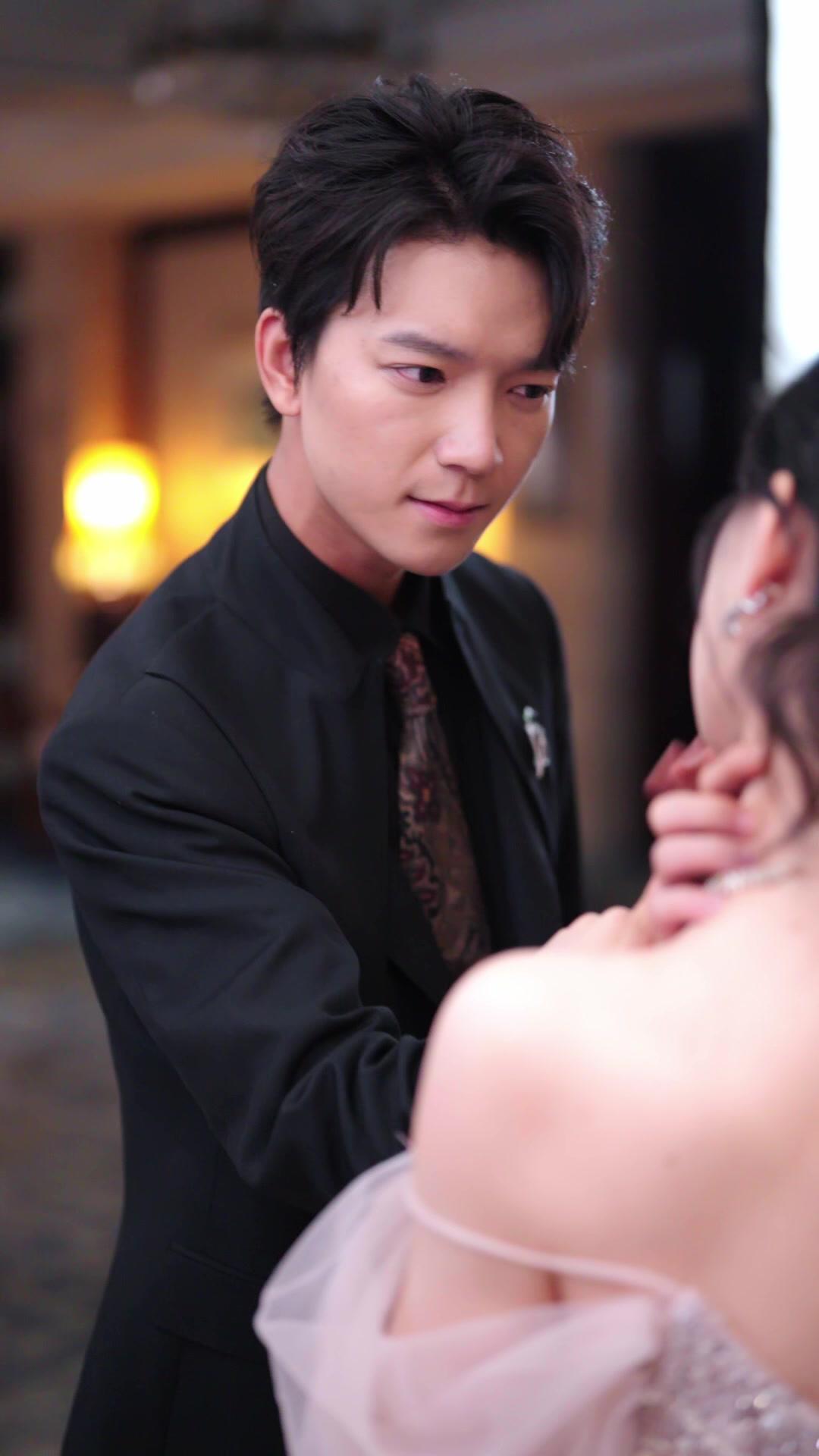 Skrip Di Tangan, Dunia Milikku